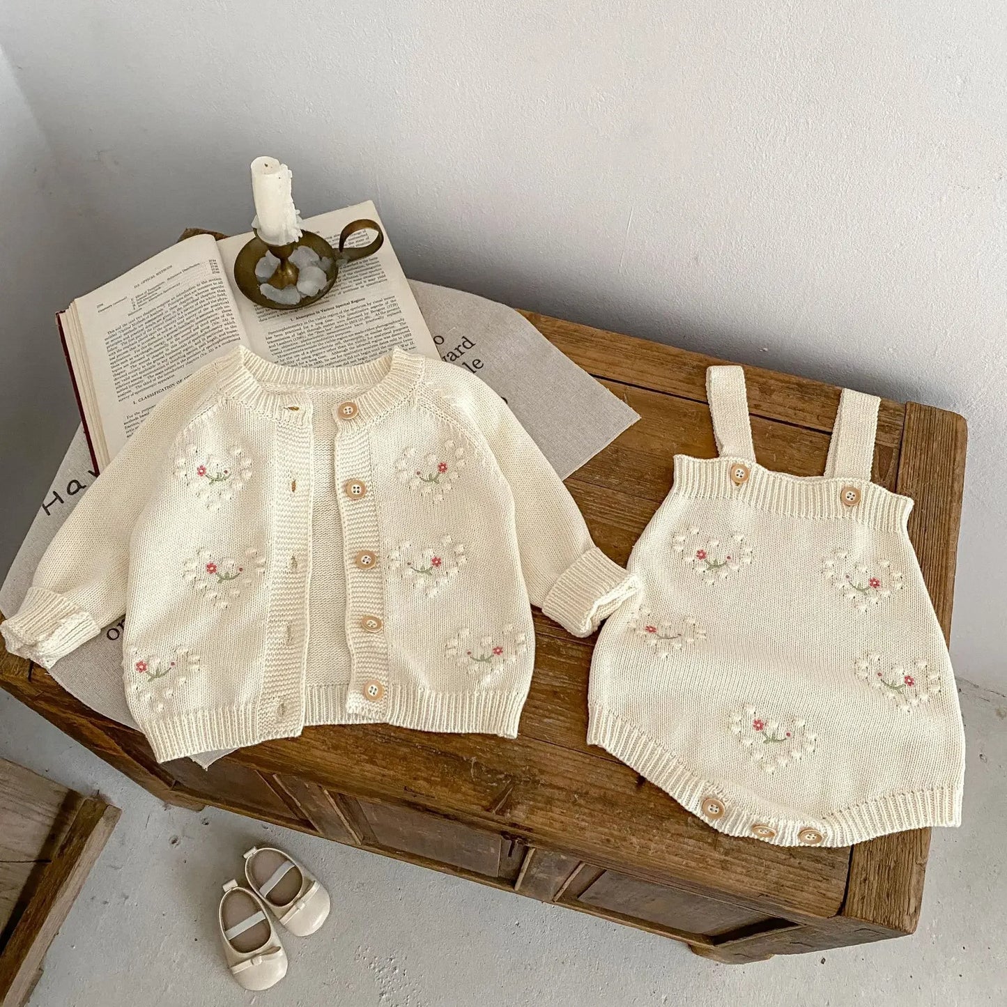2024 girls knitted cardigan autumn and winter two-piece set baby infant polka dot heart embroidered cardigan