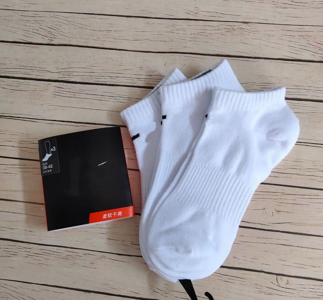 Black and White Medium Tube High Tube Four-season Solid Color Sports Socks Running Basketball Training Socks
