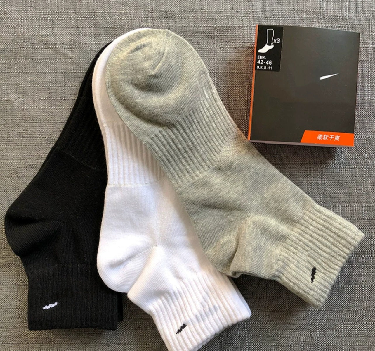 Black and White Medium Tube High Tube Four-season Solid Color Sports Socks Running Basketball Training Socks