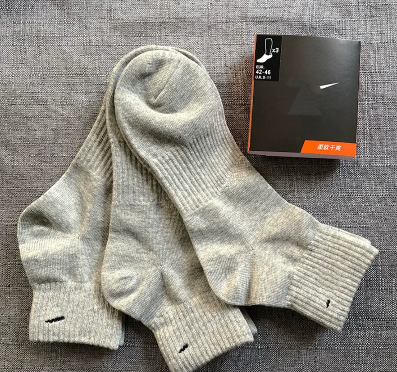 Black and White Medium Tube High Tube Four-season Solid Color Sports Socks Running Basketball Training Socks