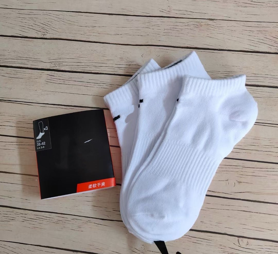 Black and White Medium Tube High Tube Four-season Solid Color Sports Socks Running Basketball Training Socks