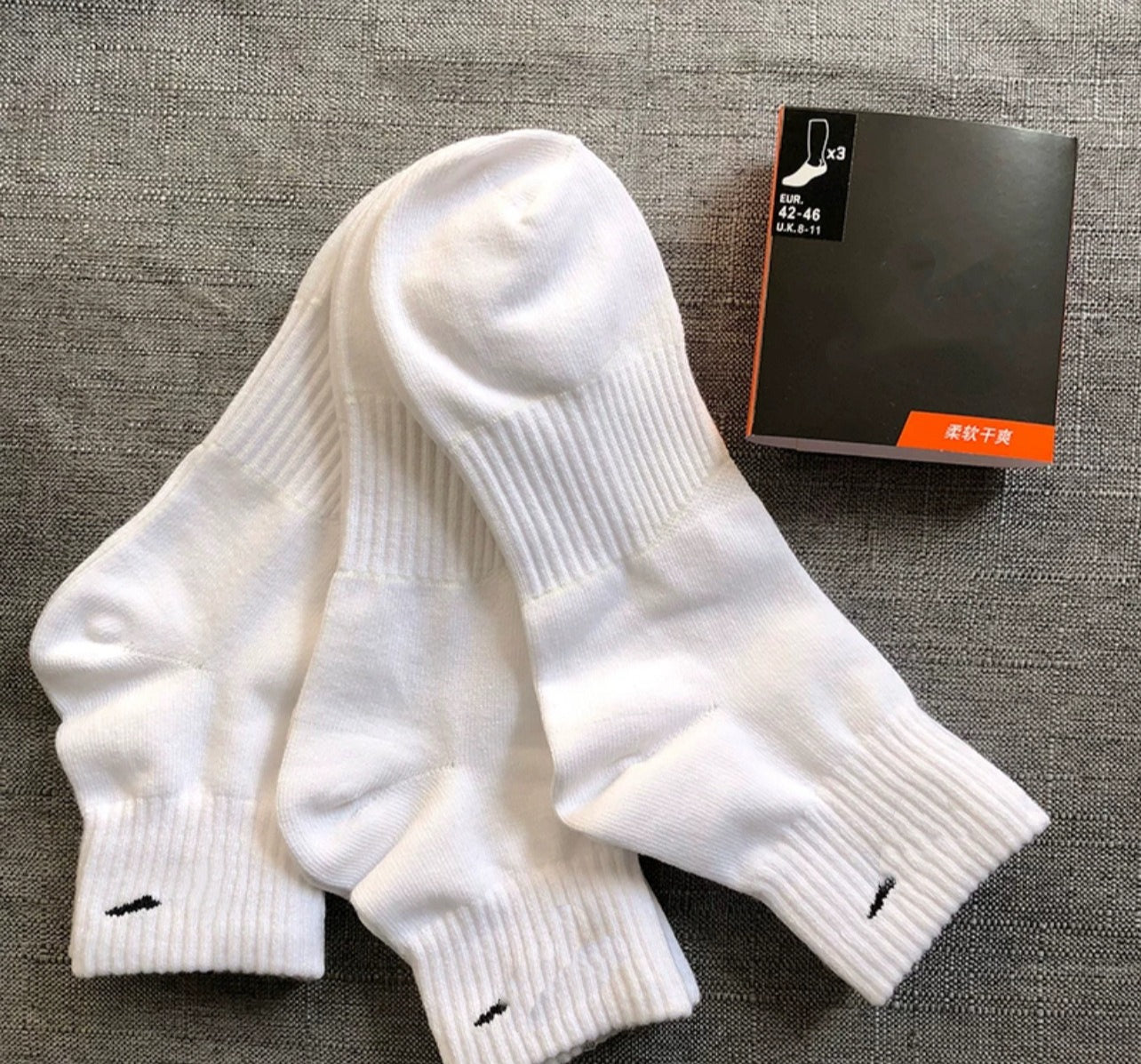 Black and White Medium Tube High Tube Four-season Solid Color Sports Socks Running Basketball Training Socks