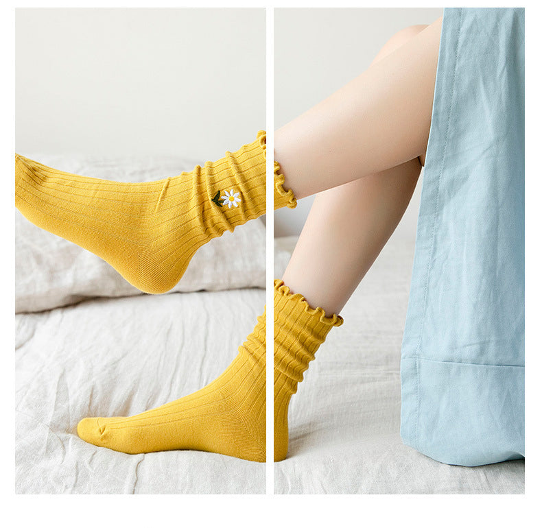 Custom Embroidered Daisy Retro Solid Colors Women Winter 100% Cotton Knitted Crew Loose Lace Socks