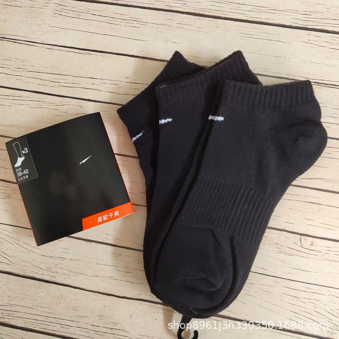 Black and White Medium Tube High Tube Four-season Solid Color Sports Socks Running Basketball Training Socks