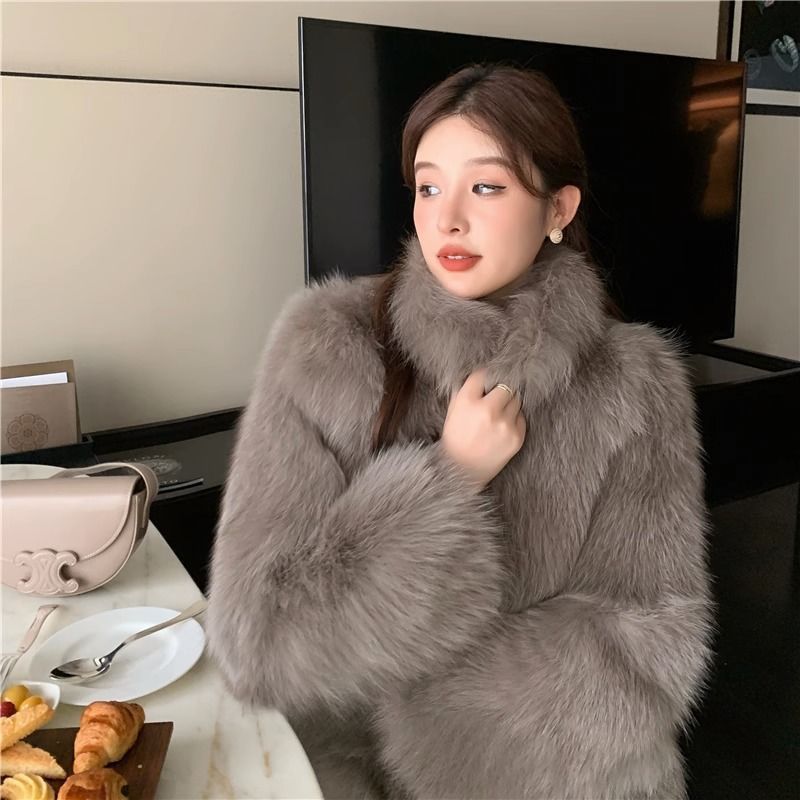 New Women's Cropped Faux Fox Jacket - Thickened Winter Shearling Coat, Vintage Short Style