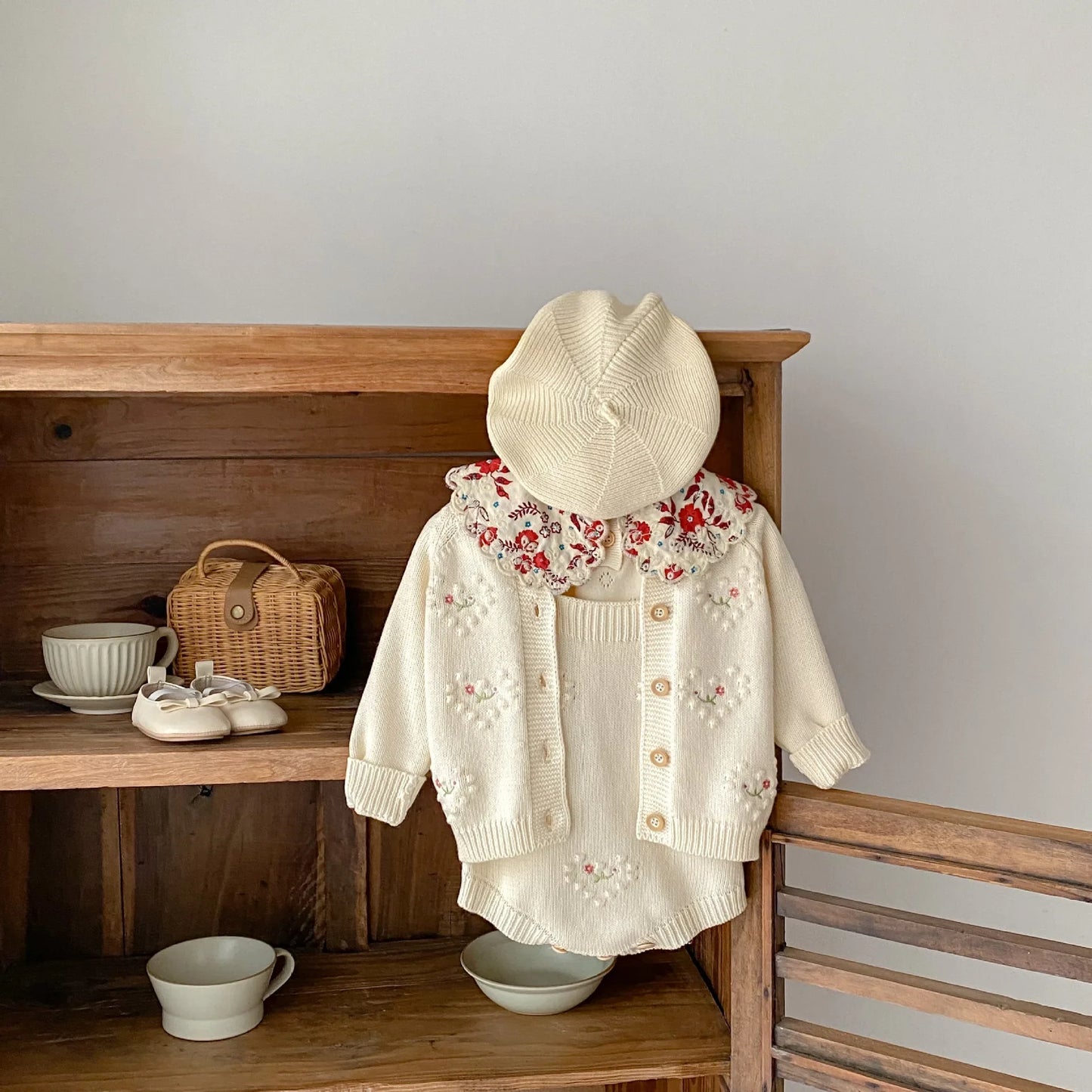 2024 girls knitted cardigan autumn and winter two-piece set baby infant polka dot heart embroidered cardigan