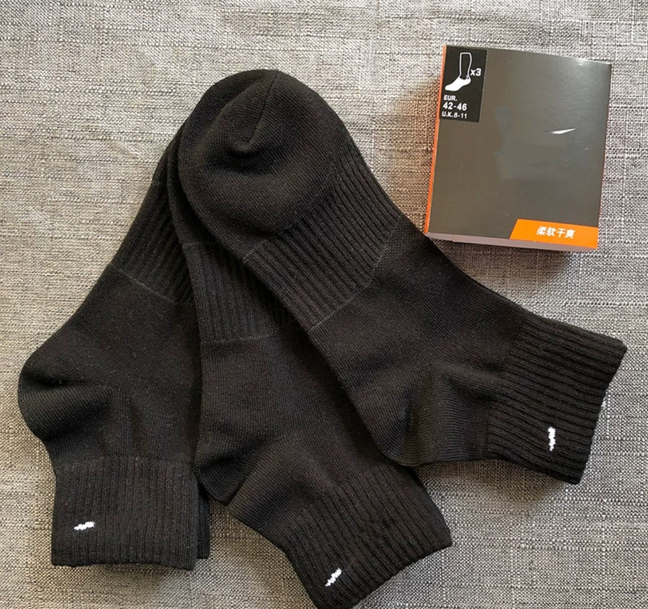 Black and White Medium Tube High Tube Four-season Solid Color Sports Socks Running Basketball Training Socks