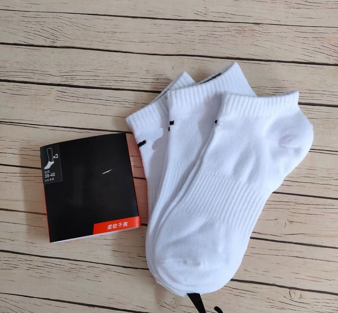 Black and White Medium Tube High Tube Four-season Solid Color Sports Socks Running Basketball Training Socks