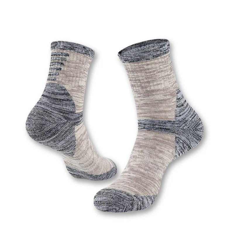 Stay Warm and Comfortable with Our Mid-Length Cotton Men's Winter Socks - Perfect for Mountain Climbing!