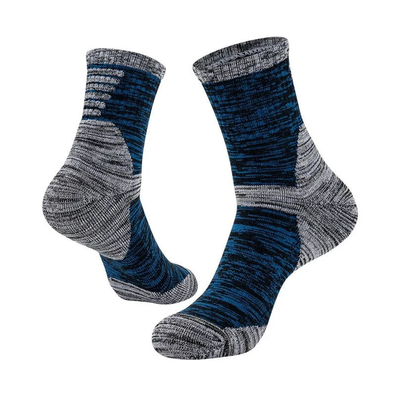 Stay Warm and Comfortable with Our Mid-Length Cotton Men's Winter Socks - Perfect for Mountain Climbing!