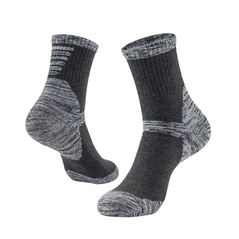 Stay Warm and Comfortable with Our Mid-Length Cotton Men's Winter Socks - Perfect for Mountain Climbing!