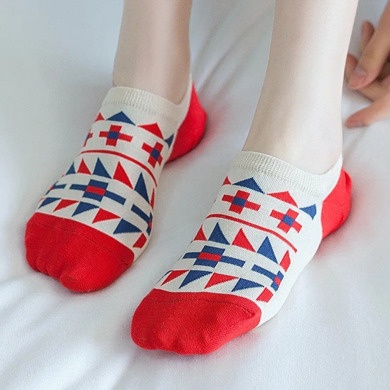 Stay Stylish and Slip-Free with Our Fashionable Women's Invisible Short Socks - Perfect for Summer!
