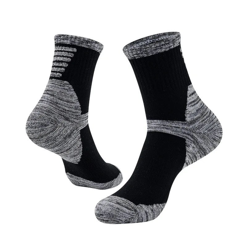 Stay Warm and Comfortable with Our Mid-Length Cotton Men's Winter Socks - Perfect for Mountain Climbing!